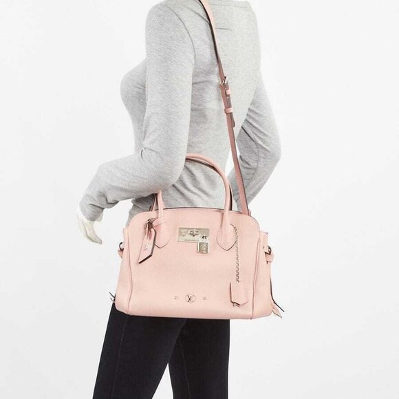 Louis Vuitton Pink Pebbled Veau Nuage Leather Milla PM Bag - Picture 3 of 10